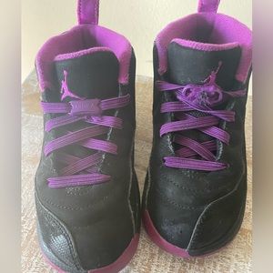 Toddler Jordan's size 10.  No ties.